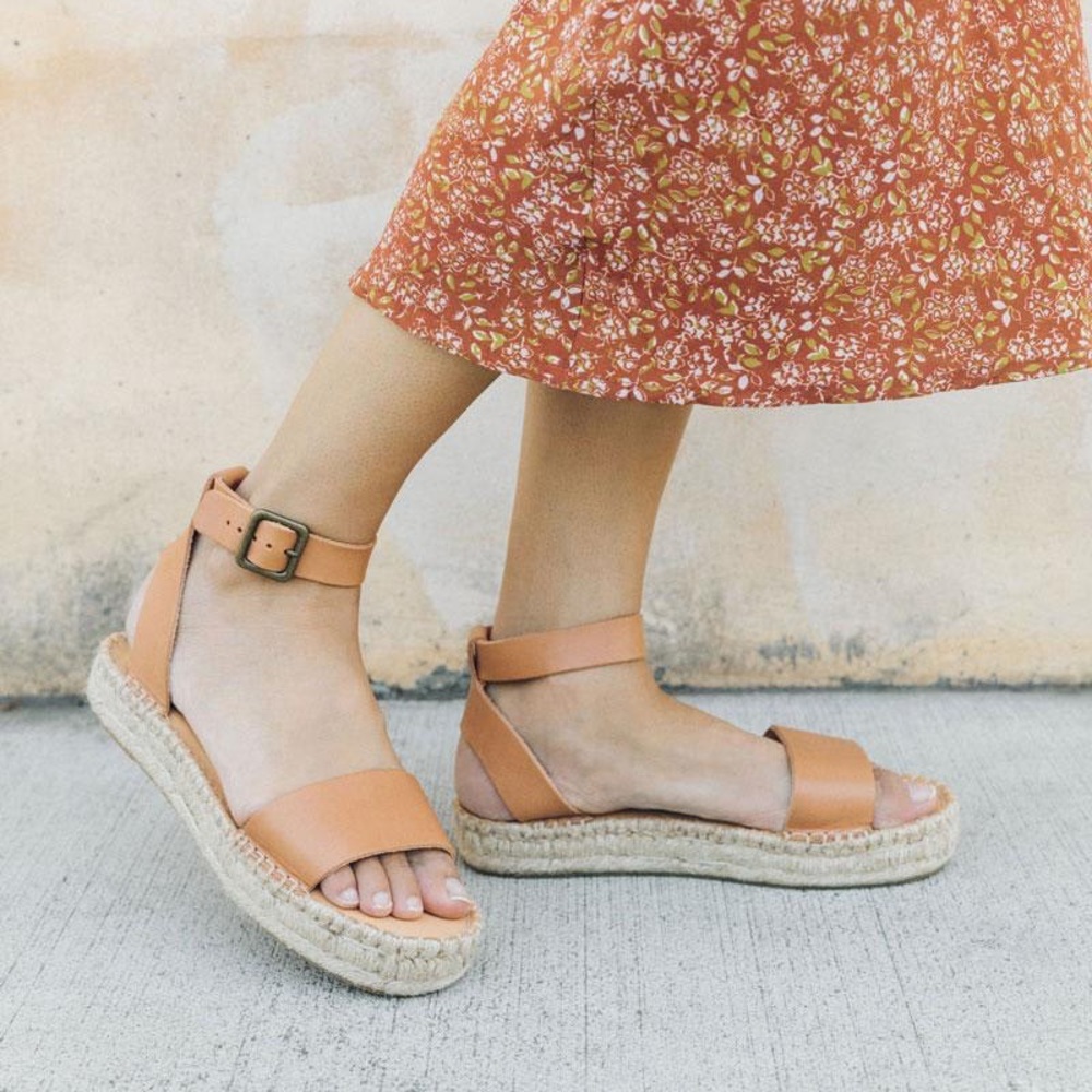 BRAND NEW IN BOX Soludos Crete Sandal in Camel